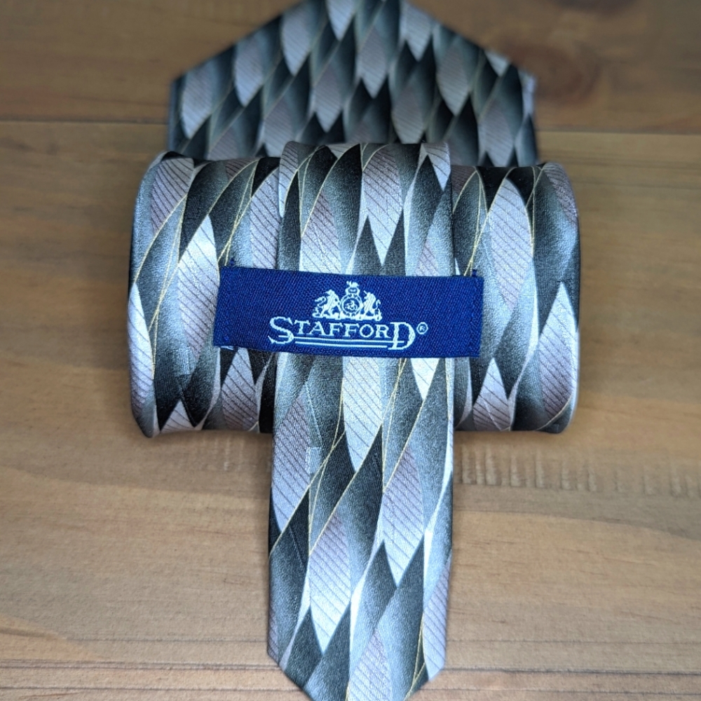 Men's Tie Necktie Stafford Silver/Gold/Olive Abstract Pattern 100% Silk